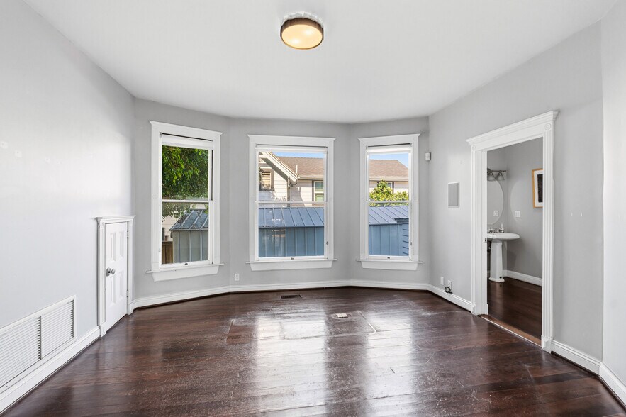 More Photos Of 1940 Market St, San Diego Office For Sale