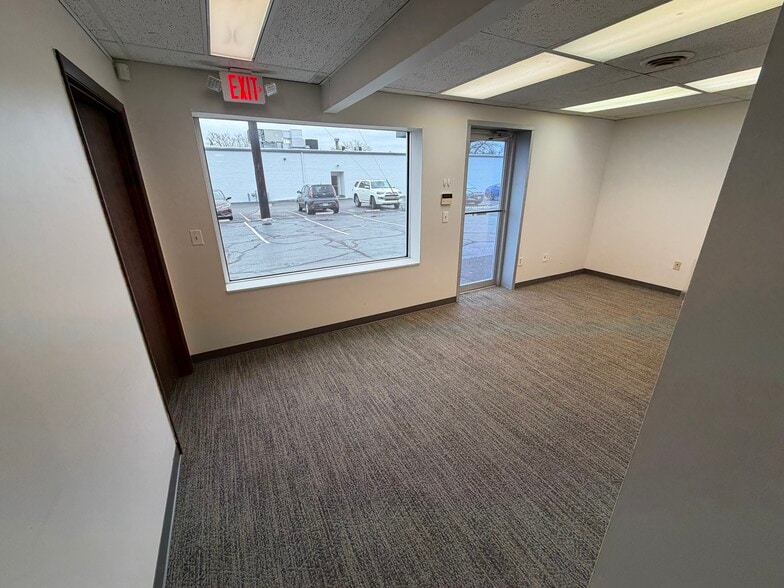 More Photos Of 1945 Southtown Blvd, Dayton Light Distribution For Lease