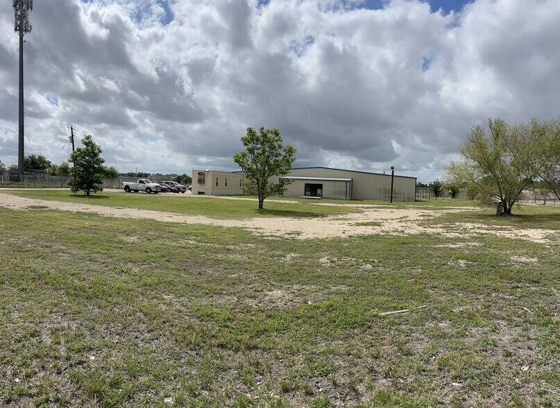 More Photos Of 1403 W Welch St, Taylor Warehouse For Sale