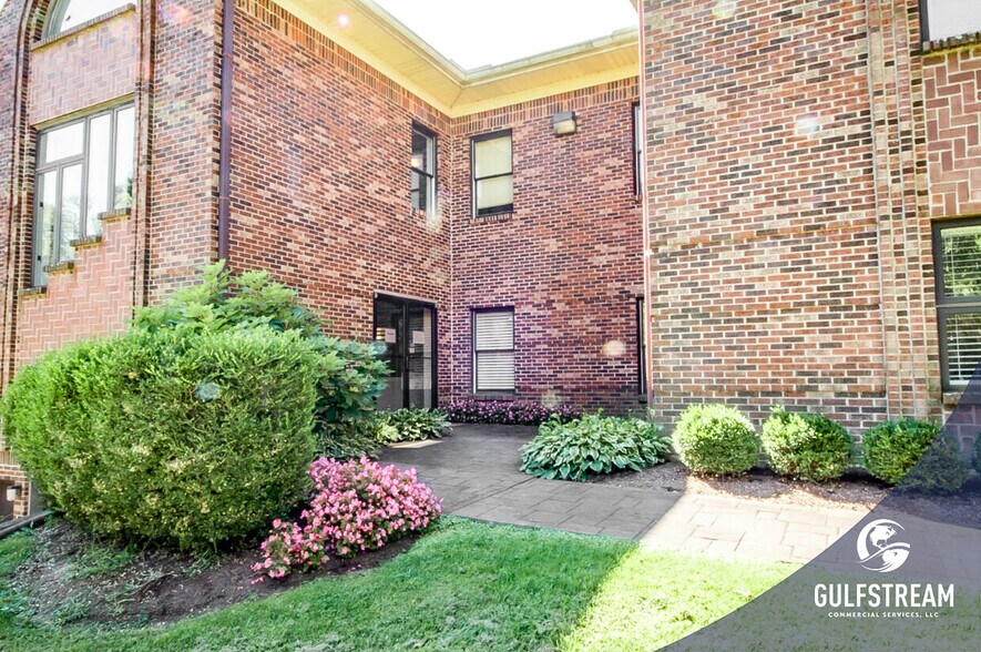 More Photos Of 3001 Taylor Springs Dr, Louisville Office For Sale