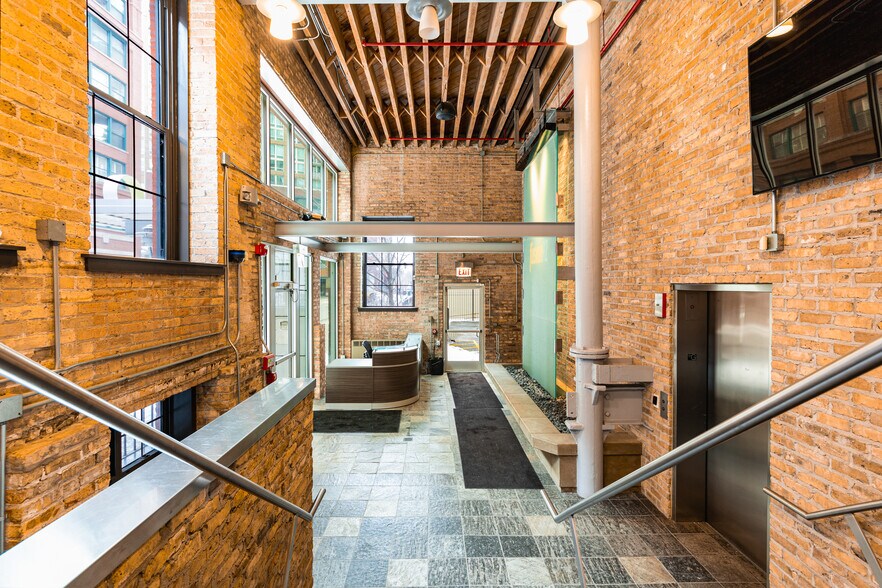 More Photos Of 440 W Ontario St, Chicago Loft Creative Space For Sale