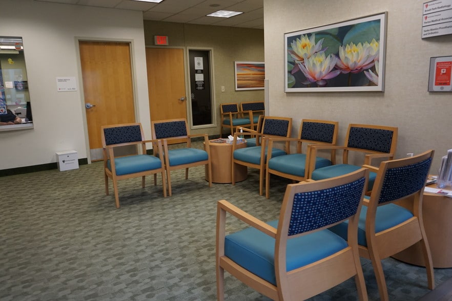More Photos Of 15900 Snow Rd, Brook Park Medical For Lease