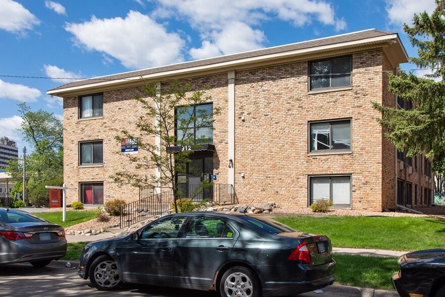 More Photos Of 912 22nd Ave S, Minneapolis Apartments For Sale