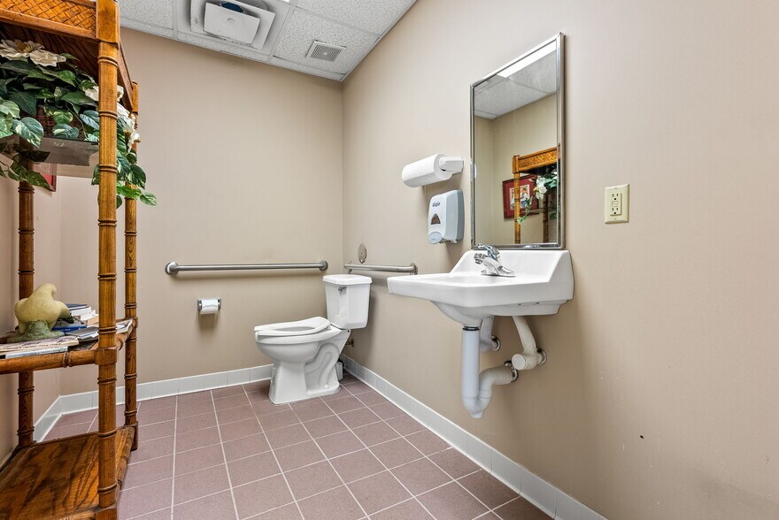 More Photos Of 834-840 Lagoon Business Loop, Montgomery Light Distribution For Lease