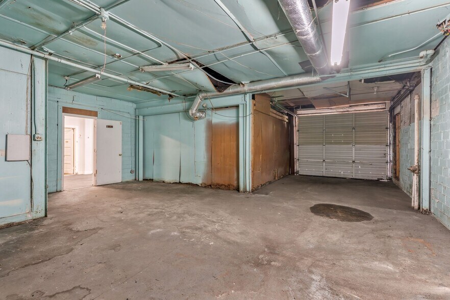 More Photos Of 904 Gallatin Ave, Nashville General Retail For Sale