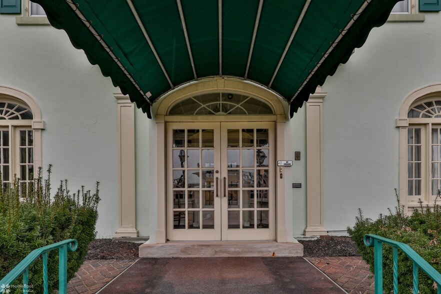 More Photos Of 1619 W Hamilton St, Allentown Funeral Home For Sale