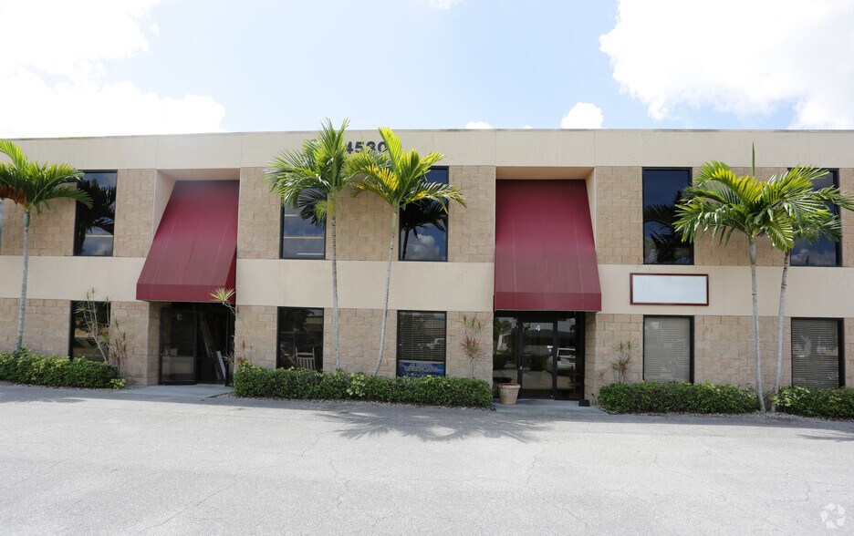 More Photos Of 4530 Arnold Ave, Naples Light Manufacturing For Lease