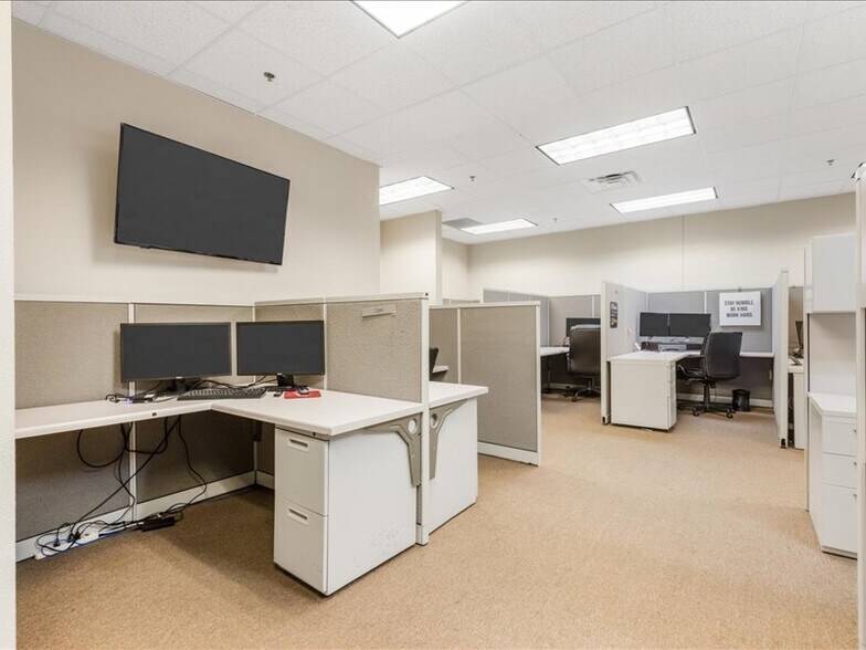 More Photos Of 4101 William D Tate Ave, Grapevine Office For Lease