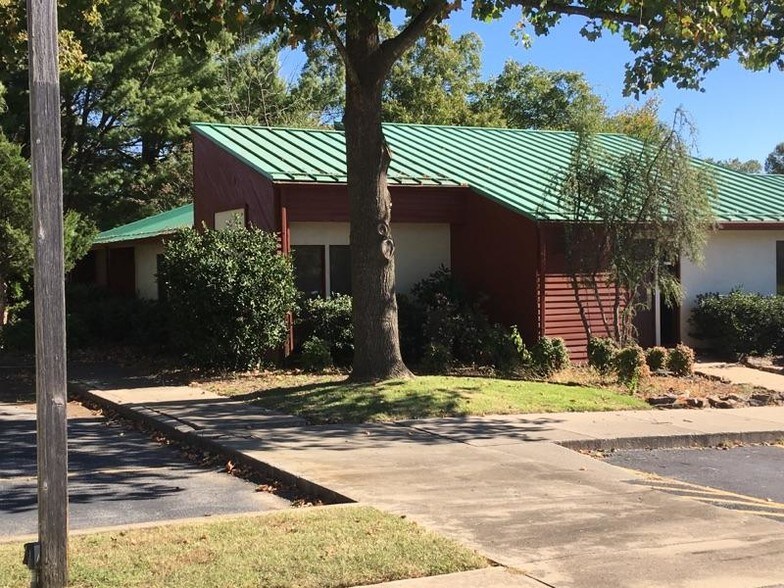 More Photos Of 1114 Poplar Pl, Rogers Medical For Sale