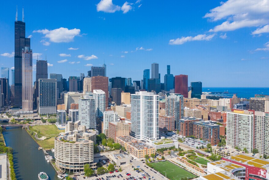 More Photos Of 801 S Financial Pl, Chicago Apartments For Lease