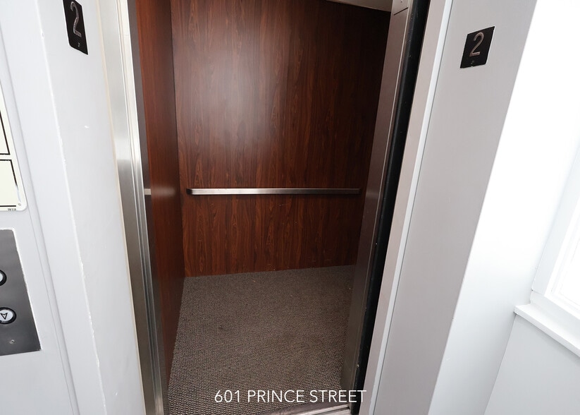 More Photos Of 601 Prince St, Alexandria Office For Sale