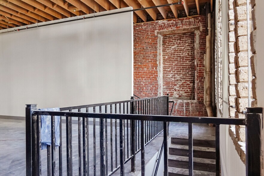 More Photos Of 3310 S Main St, Los Angeles Warehouse For Lease