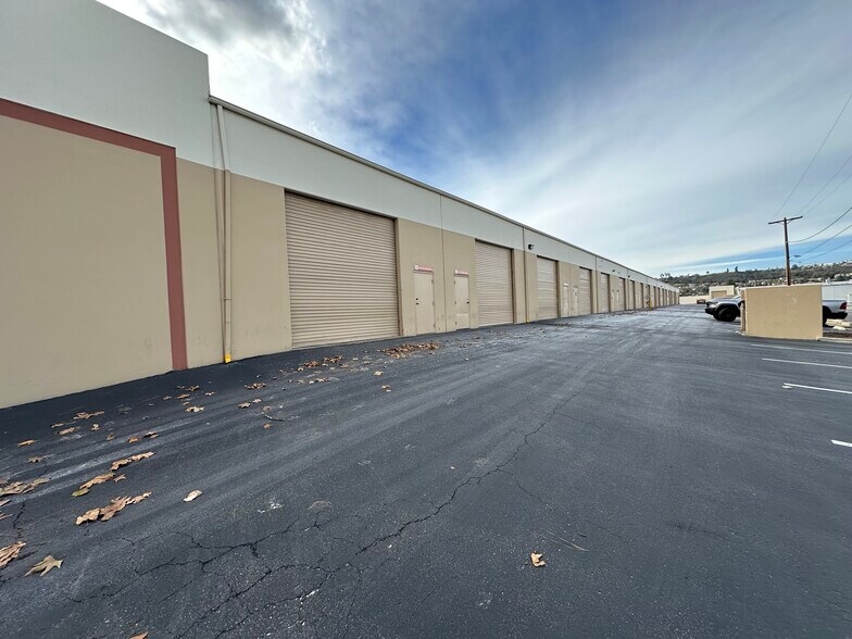 More Photos Of 1050 Pioneer Way, El Cajon Warehouse For Lease