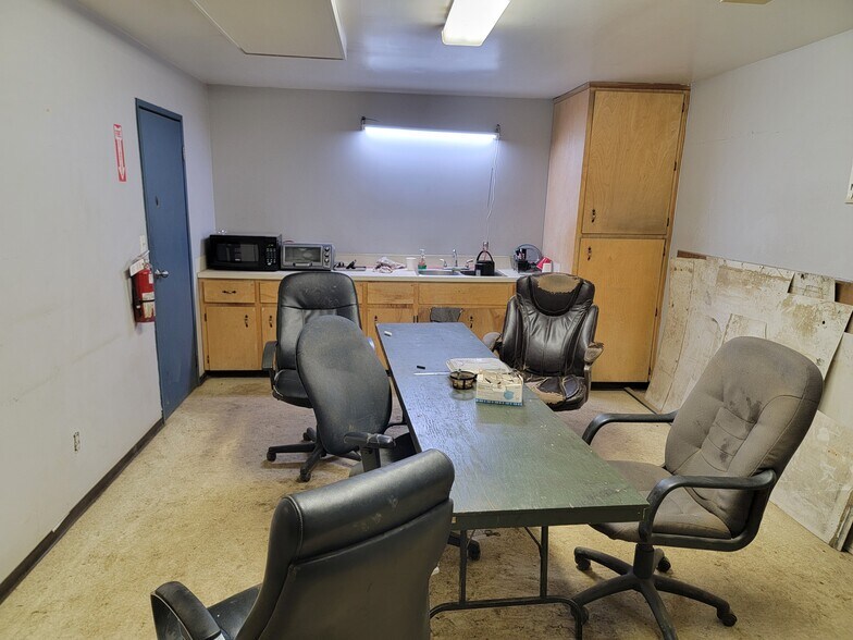 More Photos Of 9410 Milwaukee Way, Prince George Distribution For Lease