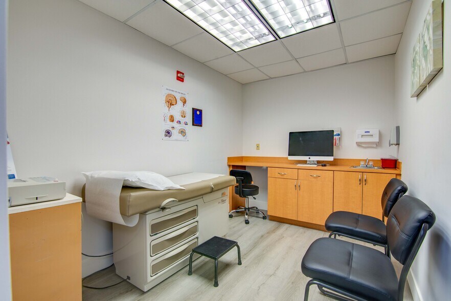 More Photos Of 7000 SW 97th Ave, Miami Office For Sale