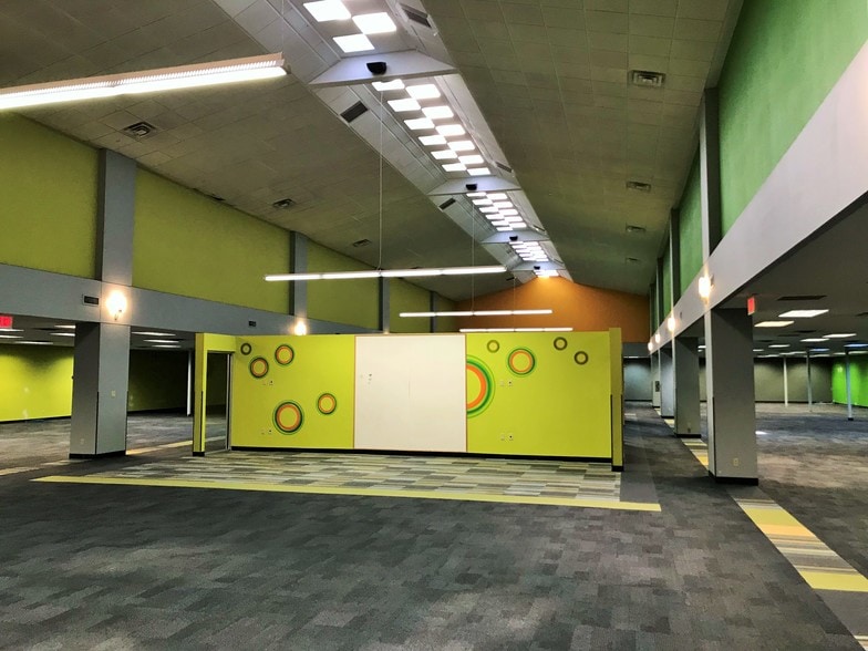 More Photos Of 102 Sergeant Square Dr, Sergeant Bluff Office For Sale