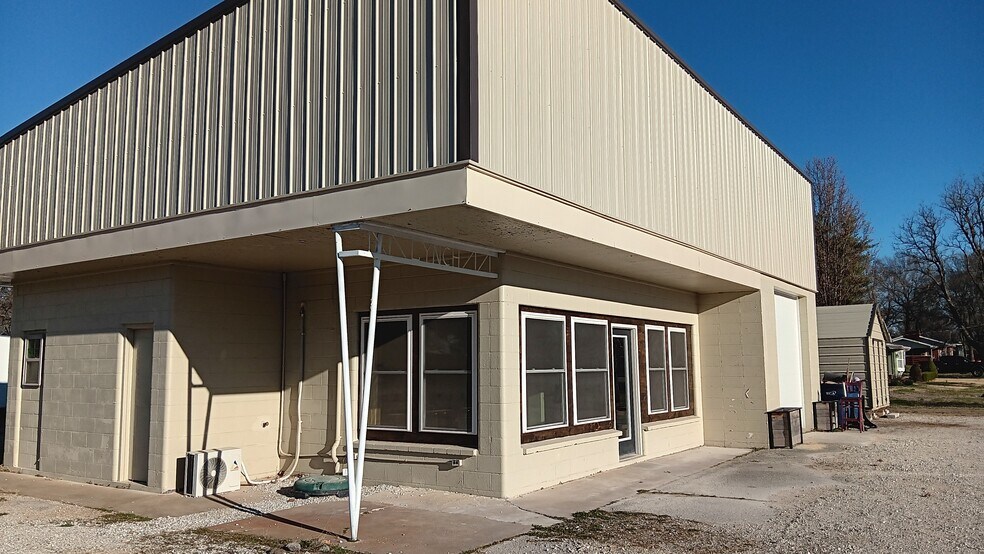 Primary Photo Of 215 S 14th St, Sarcoxie Showroom For Sale