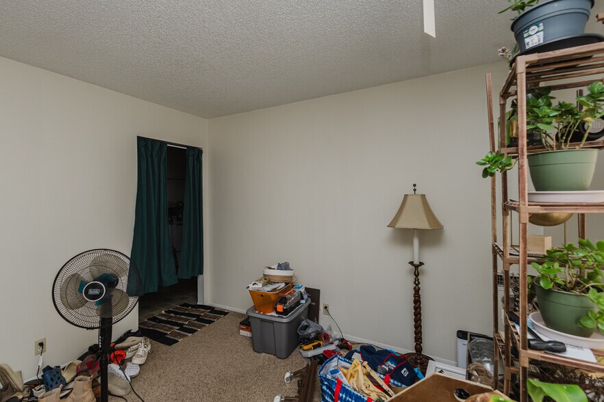 More Photos Of 401 E Avenue A, Hutchinson Apartments For Sale