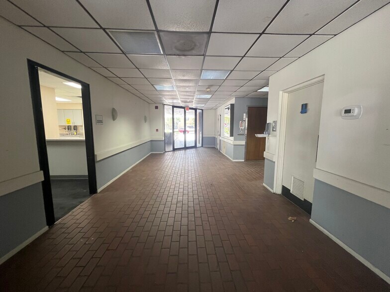 More Photos Of 420 Tamiami Trl S, Venice Medical For Sale