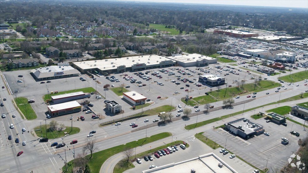 More Photos Of 11215-11225 Shawnee Mission Pky, Shawnee Unknown For Lease