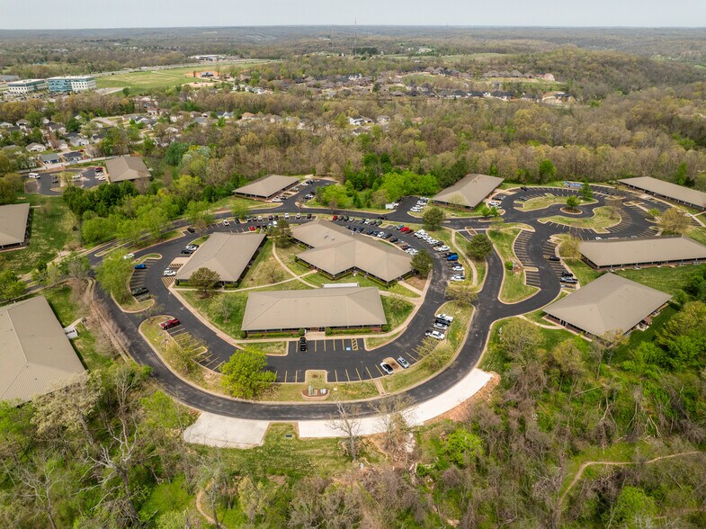 More Photos Of 1005 Beau Terre Dr, Bentonville Unknown For Lease