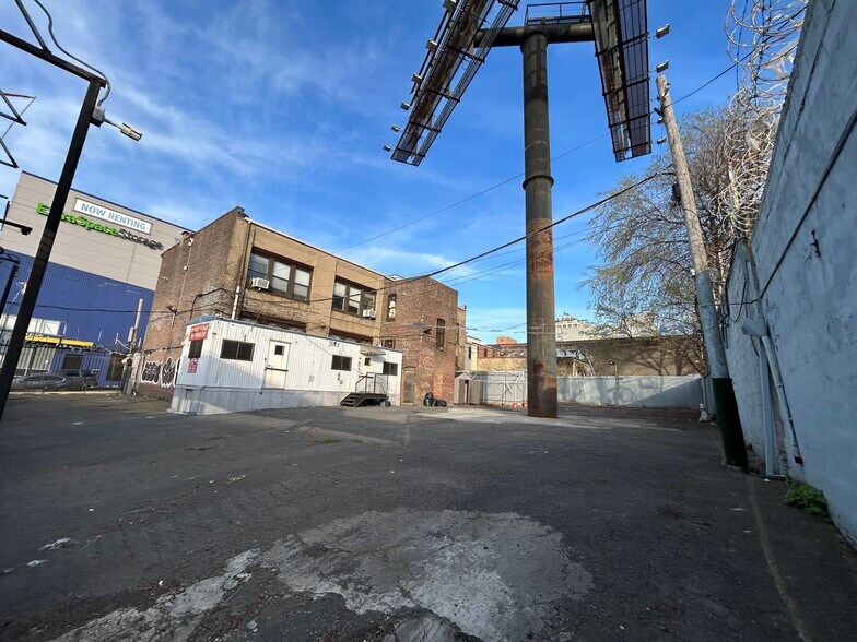 More Photos Of 122 18th St, Brooklyn Land For Lease