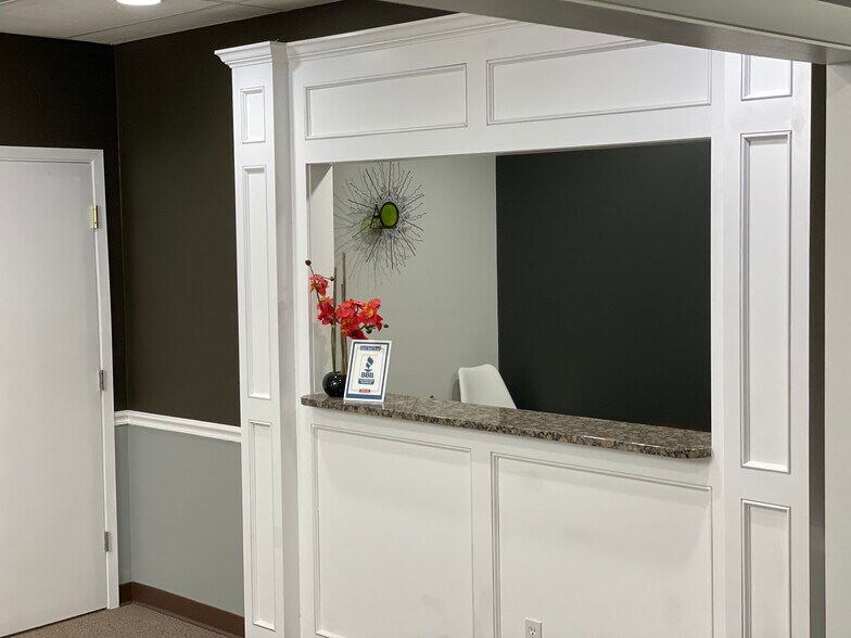 More Photos Of 1300 Cummins Rd, Des Moines General Retail For Lease