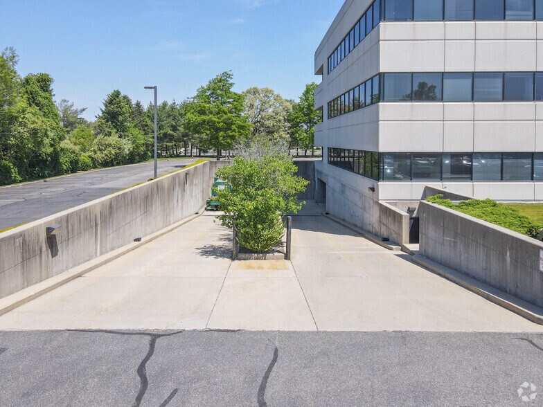 More Photos Of 145 Pinelawn Rd, Melville Office For Lease