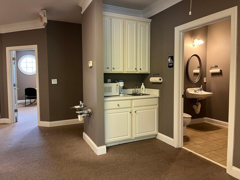 More Photos Of 3105 Creekside Village Dr, Kennesaw Office For Sale