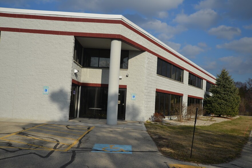 More Photos Of 1343 E Wisconsin Ave, Pewaukee Light Distribution For Lease