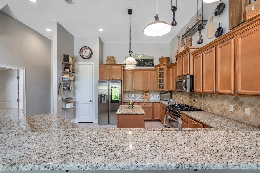 More Photos Of 429 2nd St S, Safety Harbor Specialty For Sale