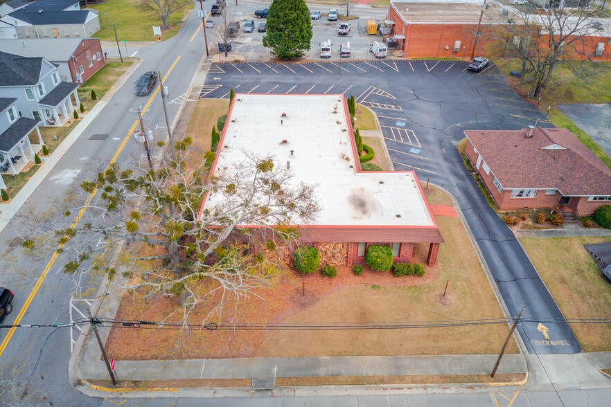 More Photos Of 63 W Candler St, Winder Medical For Lease