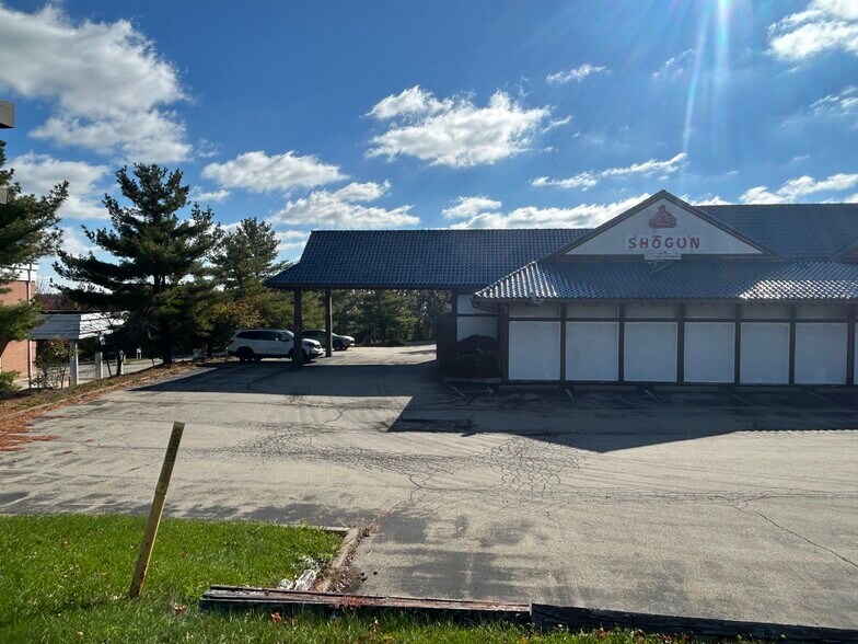 More Photos Of 8 Tech One Dr, Monroeville Restaurant For Lease