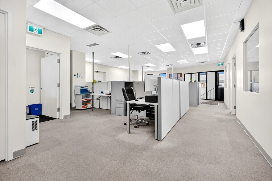 More Photos Of 5495 Canotek Rd, Ottawa Research And Development For Lease