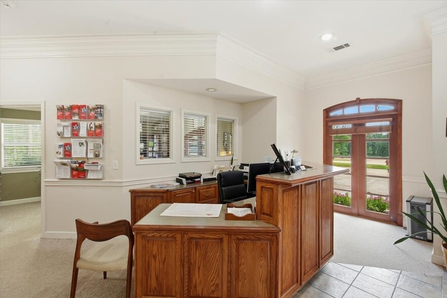 More Photos Of 200 Forest View Dr, Raymond Office For Lease