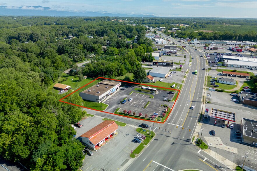 More Photos Of 4846 S Amherst Hwy, Madison Heights Unknown For Lease