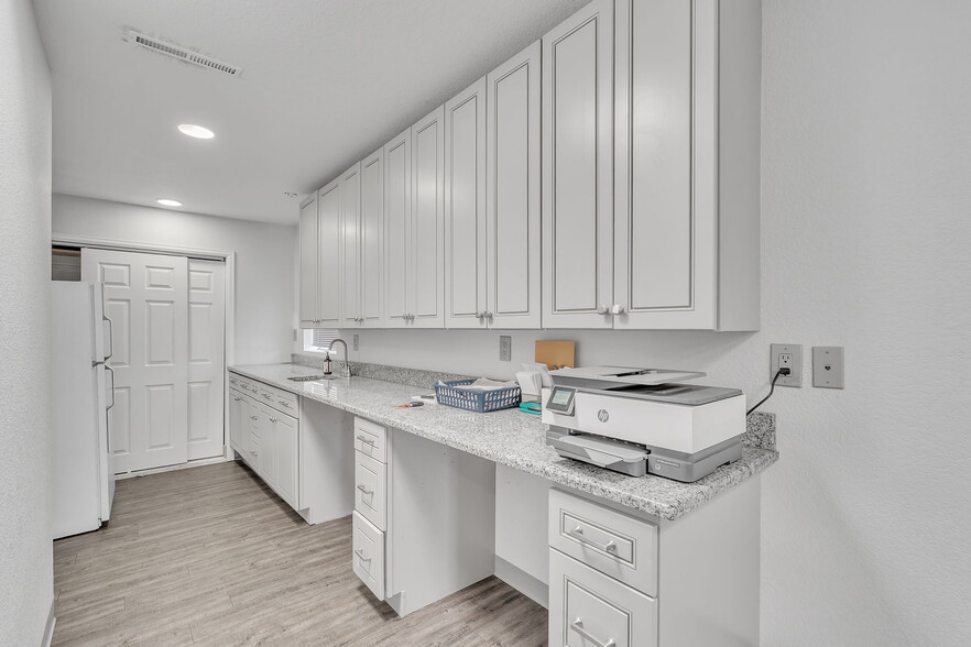 More Photos Of 2128 E Bijou St, Colorado Springs Freestanding For Lease