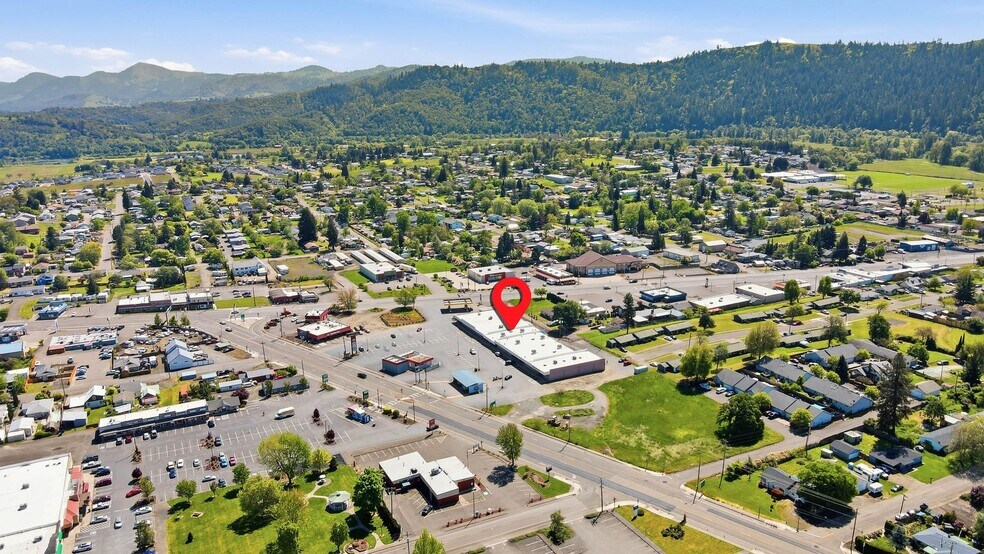 More Photos Of 122 NW Douglas blvd, Winston General Retail For Lease