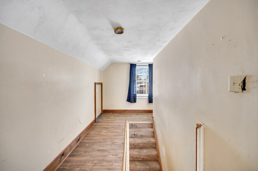 More Photos Of 941 Farmington Ave, Bristol Office Residential For Sale