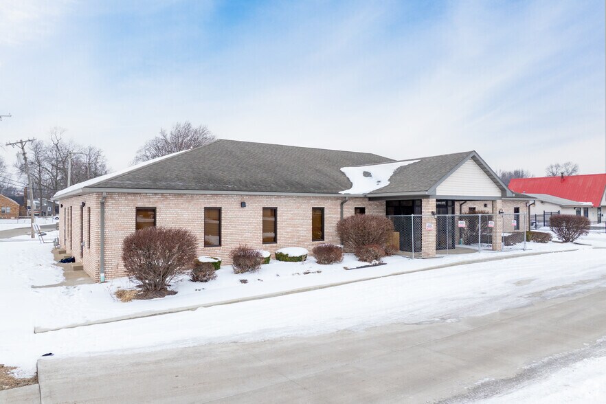 More Photos Of 2965 S MacArthur Blvd, Springfield Medical For Sale