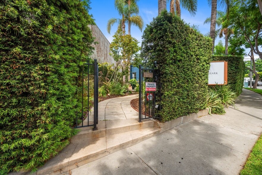 More Photos Of 1111 N Crescent Heights Blvd, West Hollywood General Retail For Sale