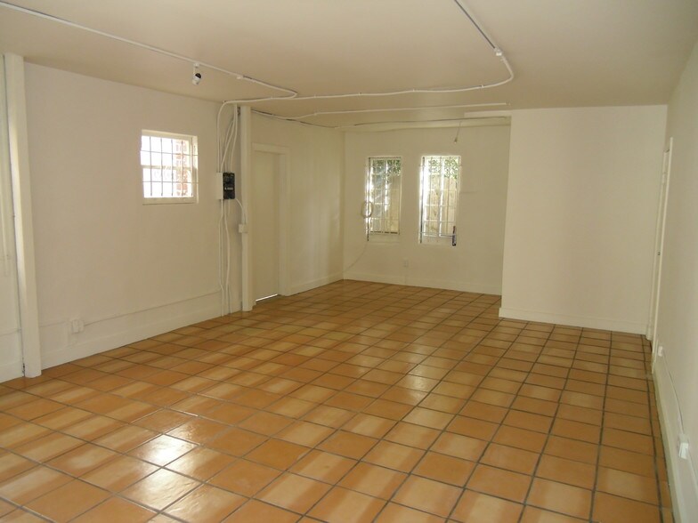 More Photos Of 517 Ocean Front Walk, Venice Storefront Retail Office For Lease