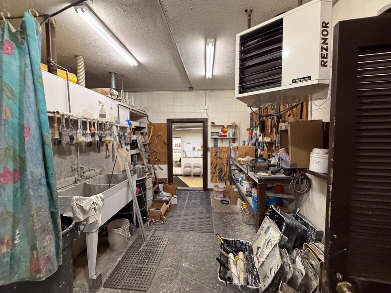 More Photos Of 2202 31st St NE, Canton Flex For Sale