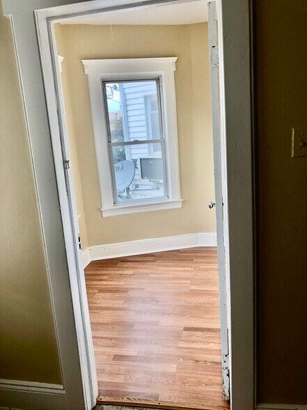 More Photos Of 612 S Broad St, Elizabeth Storefront Retail Residential For Sale