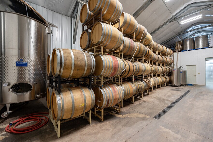 More Photos Of 12000 NW Old Wagon Rd, Carlton Winery Vineyard For Sale