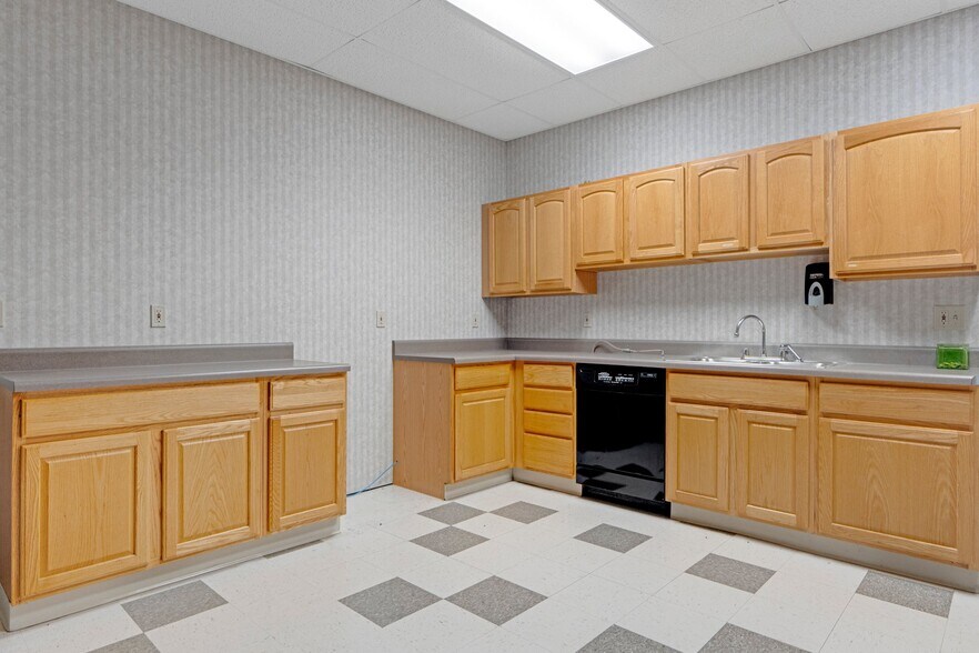 More Photos Of 8645 E Backwater Rd, North Webster Showroom For Lease