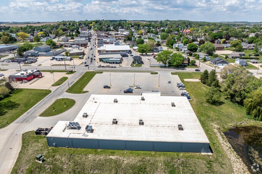 More Photos Of 122 N Main St, Monticello General Retail For Sale