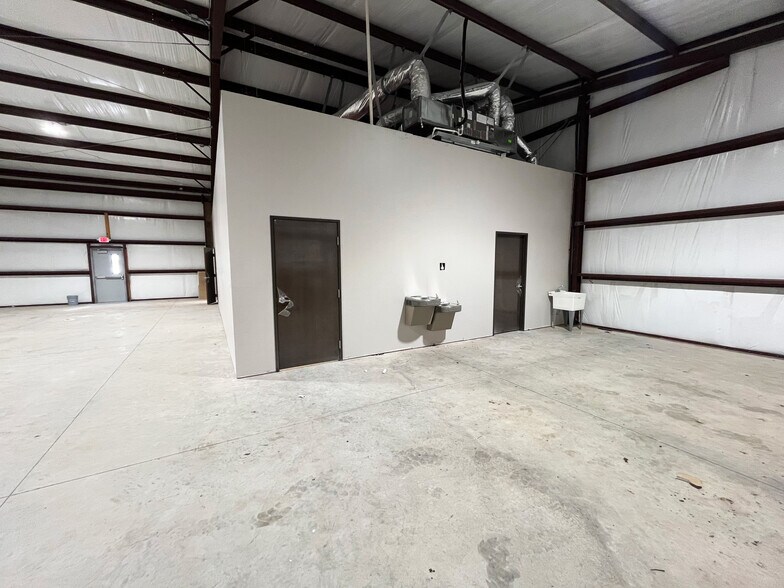 More Photos Of 2421 S Portland Ave, Oklahoma City Warehouse For Sale