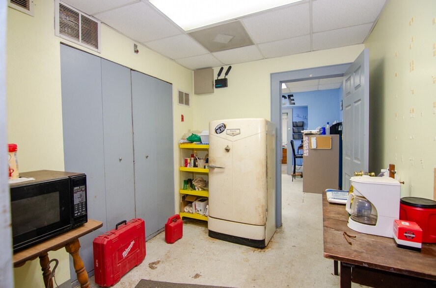 More Photos Of 1108 Pickett Rd, Norfolk Flex For Sale