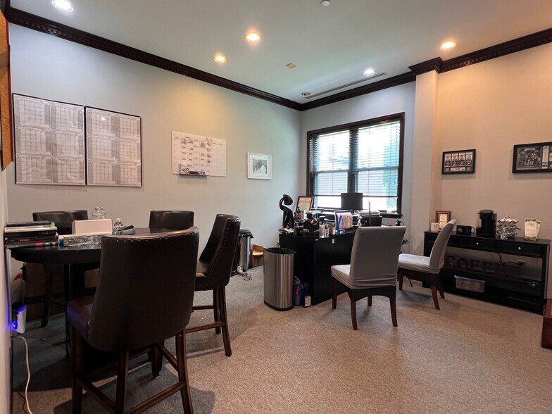More Photos Of 301 Ruthar Dr, Newark Flex For Lease